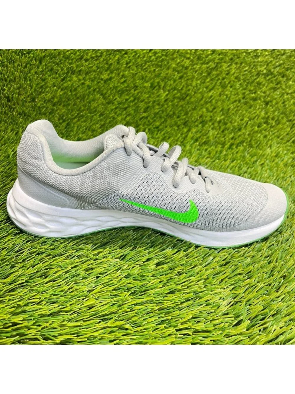 Nike Revolution 6 Boys Size 5.5Y Gray Green White Running Walking Shoes Sneakers